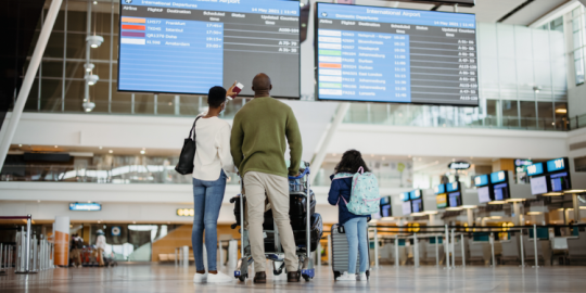 R&egrave;gles sur l'immigration : ce qui change aux &Eacute;tats-Unis, au Canada, en Europe et plus