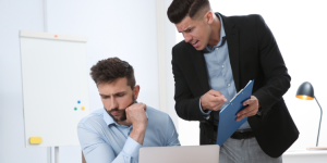 Expatriation : comment gérer un environnement de travail toxique ?