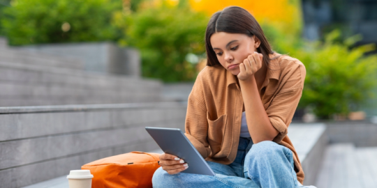 Oltre la facciata dorata: le sfide quotidiane di uno studente all'estero