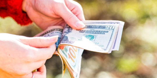 New country, new budget: How to manage your expenses smartly