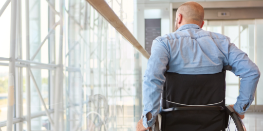 Trasferirsi all'estero con una disabilit&agrave;: Superare gli ostacoli legali e sociali