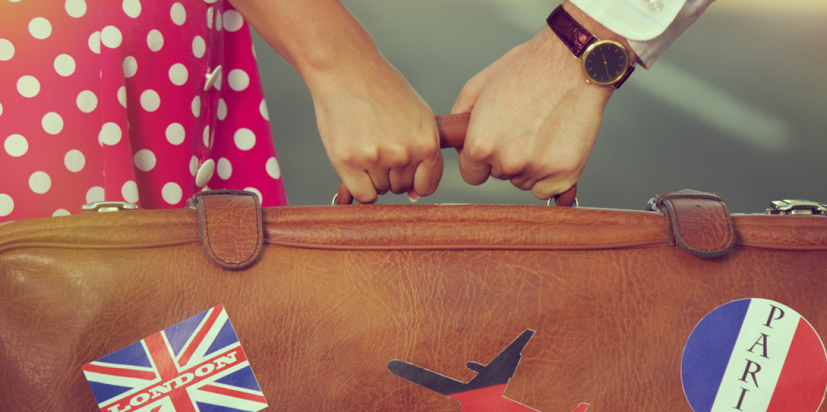 couple avec une valise
