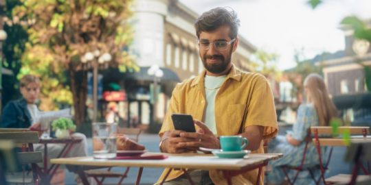 How constant travel shapes digital nomads' social lives