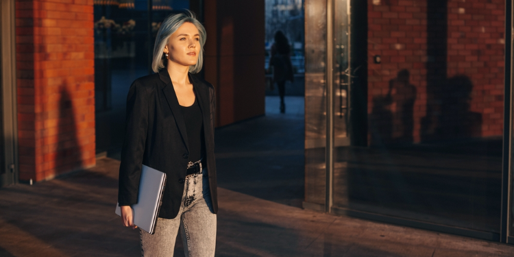 jeune femme apres le travail