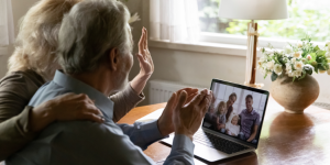Famiglie italiane all'estero: come mantenere i rapporti a distanza con i nonni 