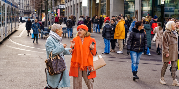 personnes dans la rue en Suisse