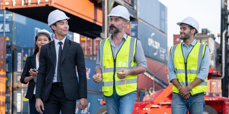 employes de conteneurs