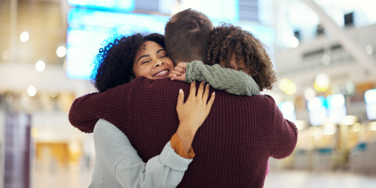 famille a l'aeroport