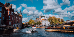 Travailler aux Pays-Bas : vers une hausse du salaire minimum des profils très qualifiés