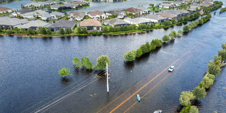rue inondée après un ouragan 