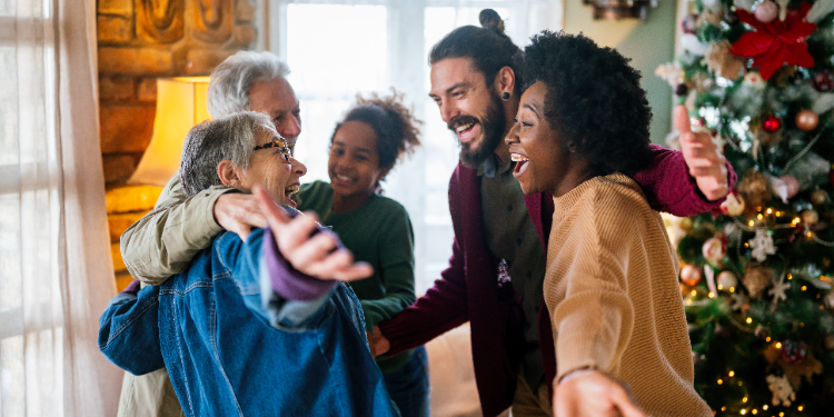 Volver a casa por Navidad: Gestionar las emociones durante reuniones y despedidas en un corto periodo de tiempo