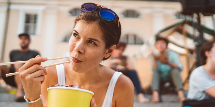 Comment vos nouvelles habitudes alimentaires &agrave; l'&eacute;tranger influencent votre poids