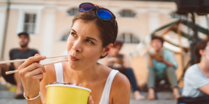 Comment vos nouvelles habitudes alimentaires à l'étranger influencent votre poids