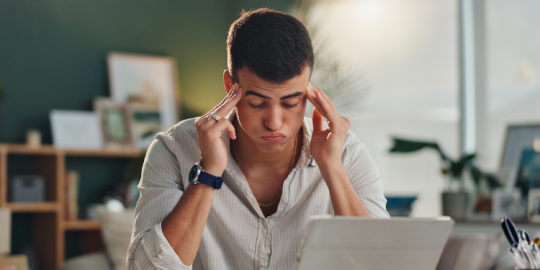 Burnout chez les jeunes actifs : partir &agrave; l'&eacute;tranger pour aller mieux ?