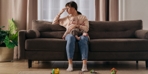 Maternidad en el extranjero: desafíos psicológicos y factores protectores para la salud mental en mujeres embarazadas y madres