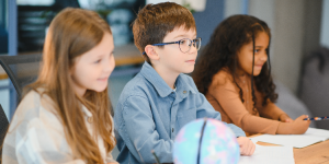 Écoles françaises à l'étranger : pourquoi les frais explosent