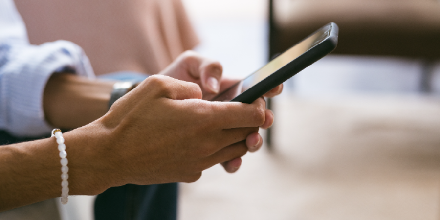 Is social media an essential ally or a digital trap for expats?