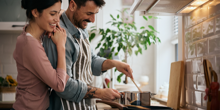 Cooking vs eating out: How expats manage meals abroad