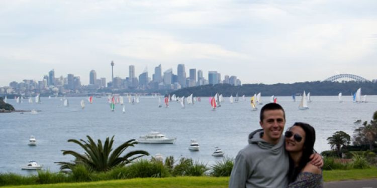 Desde abajo: Dani y Mar?a en Sydney!