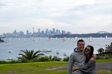 Desde abajo: Dani y María en Sydney!