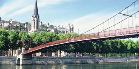 Vivo aquí pero soy de allá