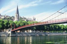 Vivo aquí pero soy de allá