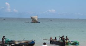 Denise à Ambolimailaka : « La vie est cool, mora mora »