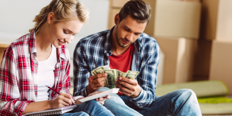 couple faisant son budget
