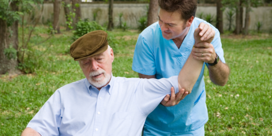 Les familles d'aides-soignants désormais bienvenues