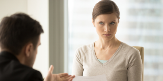 Offerte di lavoro all'estero: riconoscere le truffe e gli annunci falsi