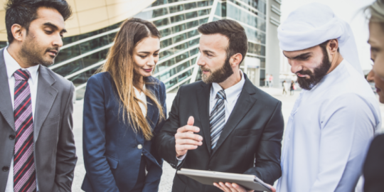 Emirati Arabi e permesso di lavoro: le donne possono ora sponsorizzare il coniuge