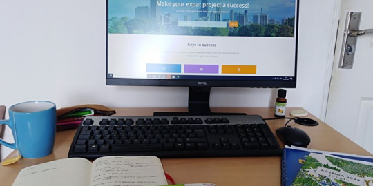 Lavorare da casa durante il COVID-19: consigli dal team di Expat.com