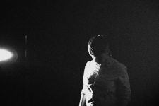 « J'aimerais qu'on arrête de me parler en anglais au Rex »