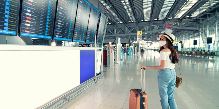 jeune femme a l'a?roport