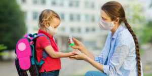 COVID-19 : les enjeux de la rentrée scolaire pour les parents et enfants