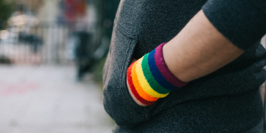 Professionisti LGBTI all'estero, tra sfide e pregiudizi 