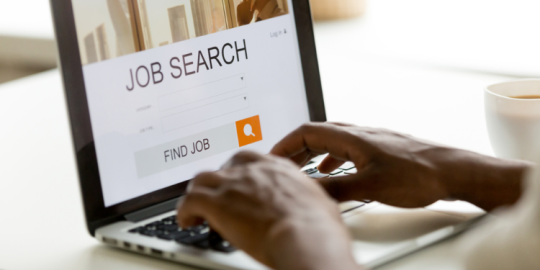 Come usare LinkedIn se cerchi lavoro all'estero