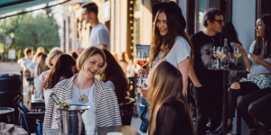 Déconfinement : pourquoi les terrasses suscitent tant d'intérêt