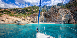 Elena e il suo espatrio su un'isola dell'Egeo