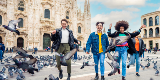 L'Italia toglie l'obbligo di indossare la mascherina all'aperto
