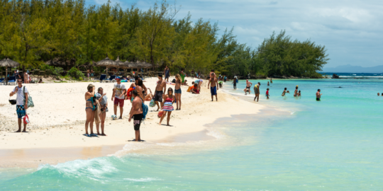 Actu en un coup d'oeil : 40 000 touristes ont foul&eacute; le sol mauricien en janvier