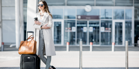 Cosa spinge le donne a fare le valigie e lasciare il loro Paese?