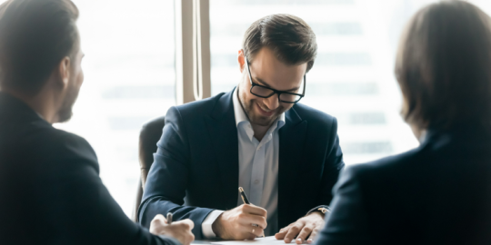 Impatto della crisi sugli stipendi e sui benefit dei lavoratori espatriati