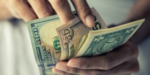 Do short-term expats have to pay taxes?