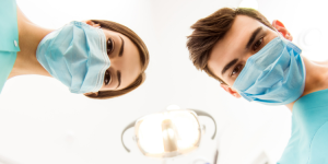 Travailler à l'étranger : zoom sur l'interdiction aux expats d'occuper certains postes