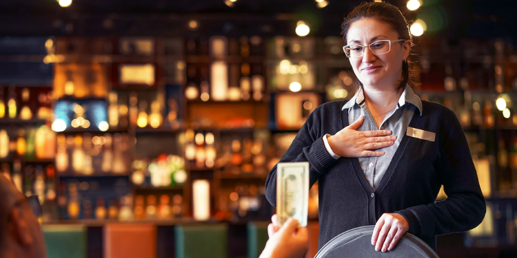 waitress receiving tip