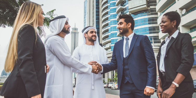 hommes d'affaires aux Emirats arabes unis