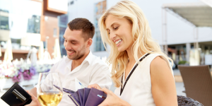 Rencontres amoureuses à l'étranger : qui paie la note ?