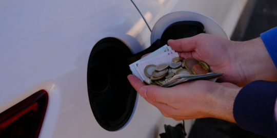 Actu en un coup d'&oelig;il : Gronde apr&egrave;s le maintien des prix des carburants