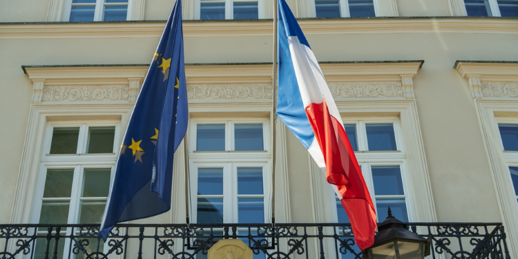 drapeau francais et de l'UE